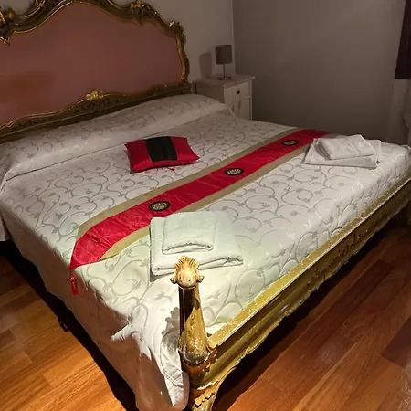 1 Ca'Del Traghetto Family Apartment Venezia Esterno foto